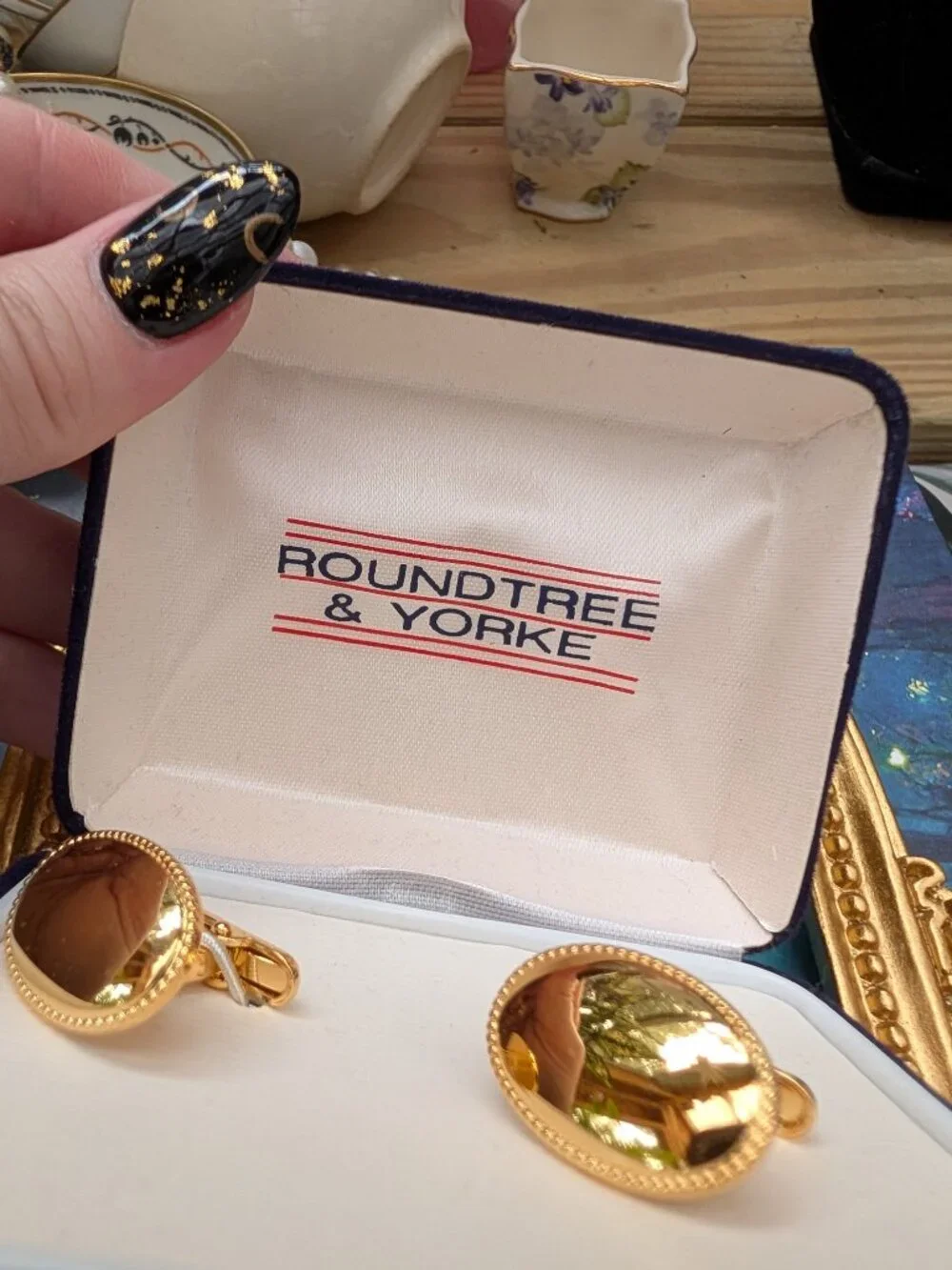 Roundtree & Yorke deadstock vintage gold tone circle cuff links